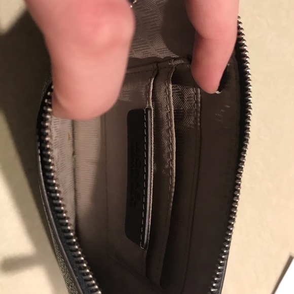 Michael Kors Tote bag w/ Matching Wallet! - Picture 7 of 8